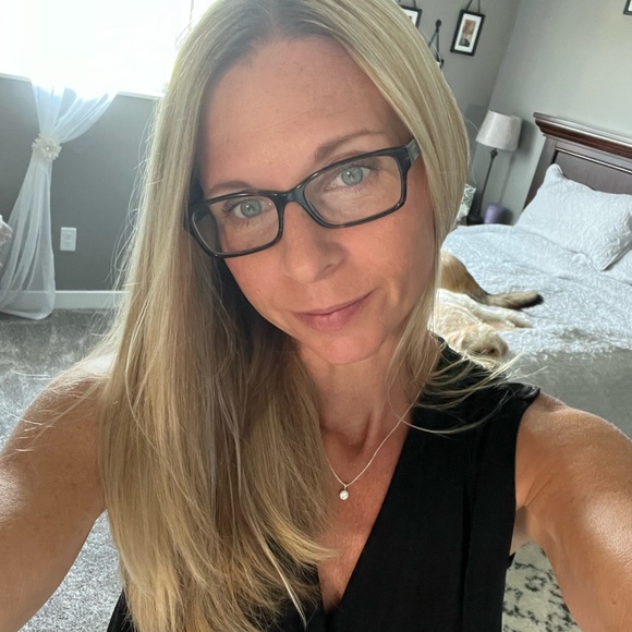 Meet your Posher, Liz - Picture 1 of 1